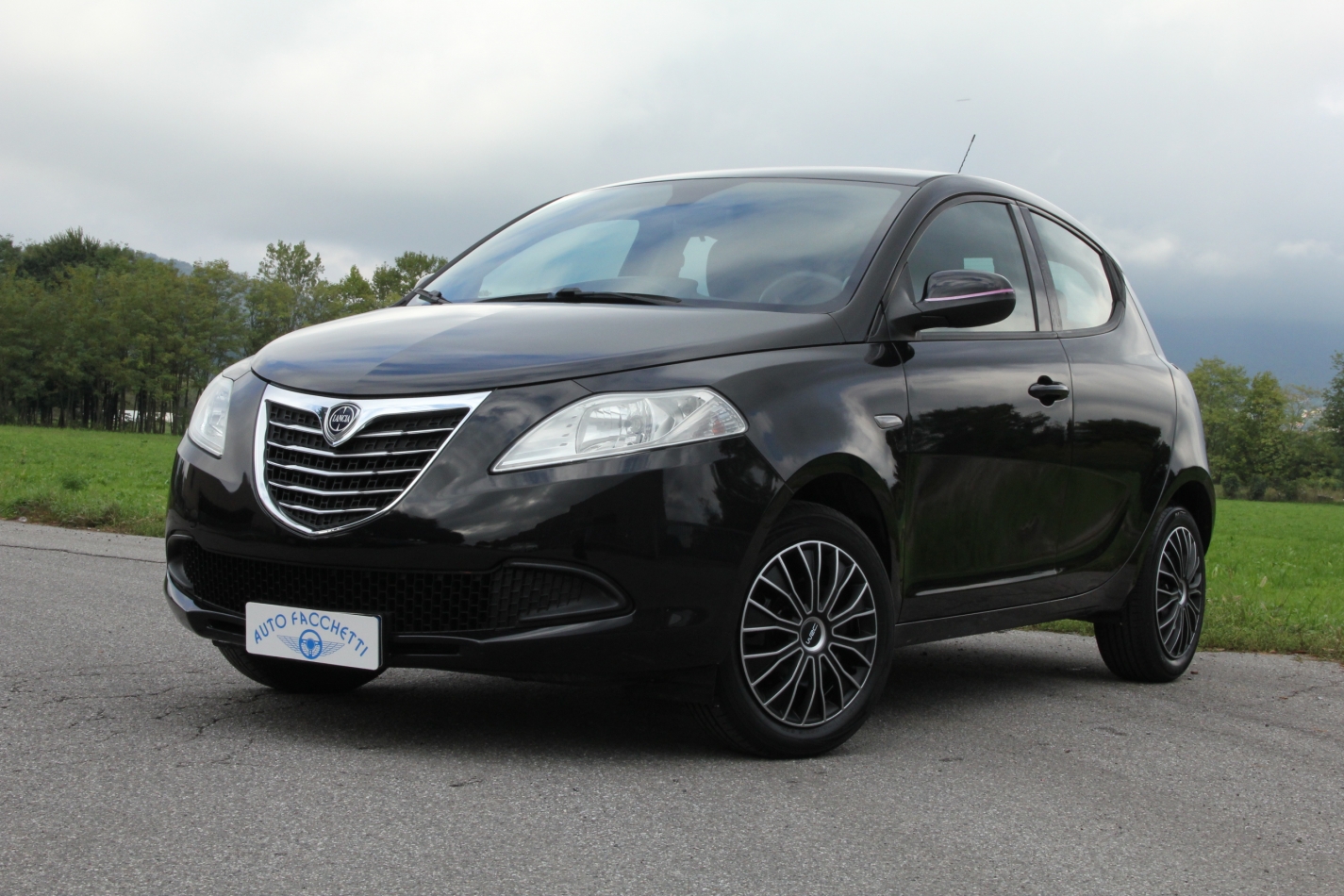 Lancia Ypsilon 1.2 8v 69cv LONDON PARIS ELEFANTINO ROSA OK NEOPATENTATI